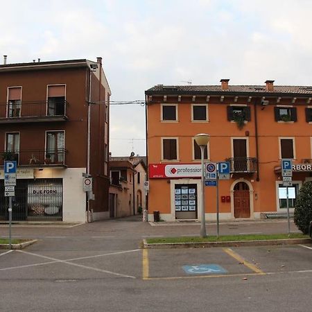 Casa Smeraldo Lägenhet San Giovanni Lupatoto Exteriör bild