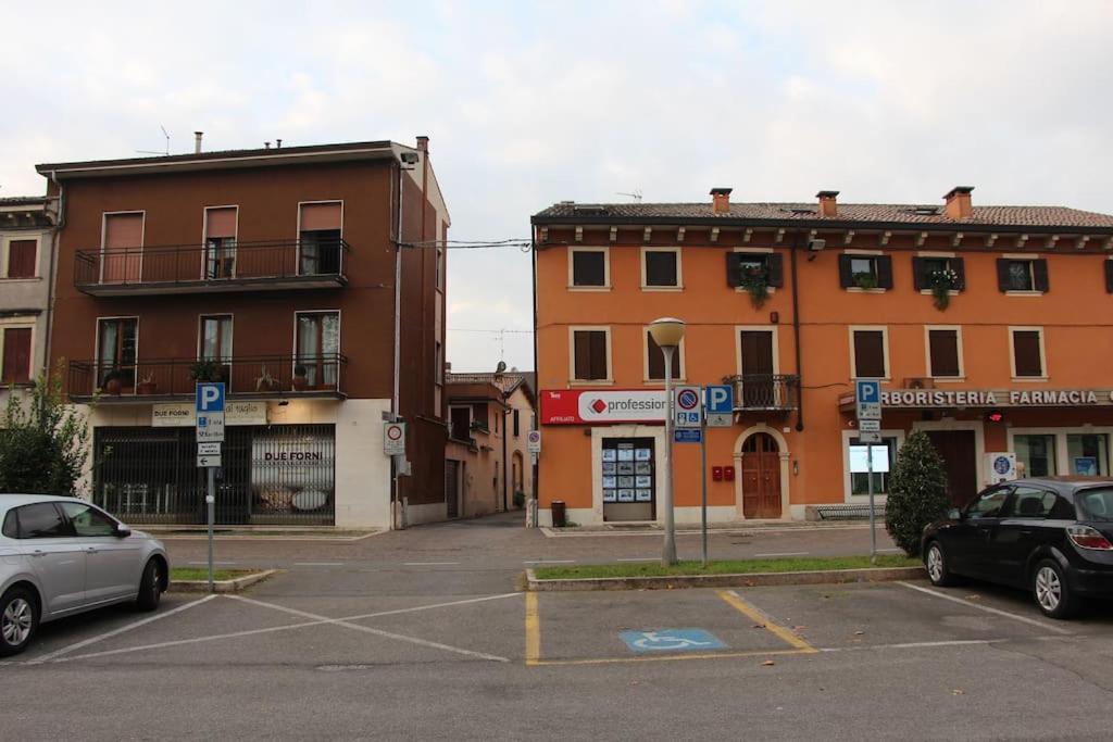 Casa Smeraldo Lägenhet San Giovanni Lupatoto Exteriör bild
